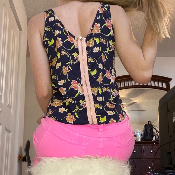 Outfit - Picture 3 of 3